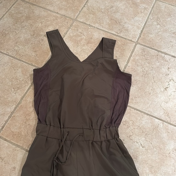 Peyton Jensen woman's deep army green jumpsuit - Picture 4 of 9